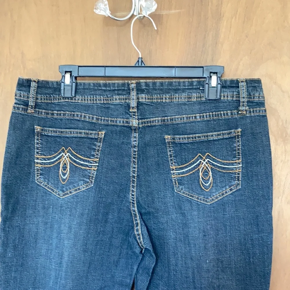 So skinny jean  with decorative stitching on back pockets size 15 - Picture 16 of 17